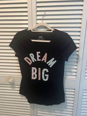 #1840** 'Dream Big' Graphic Tee-Shirt